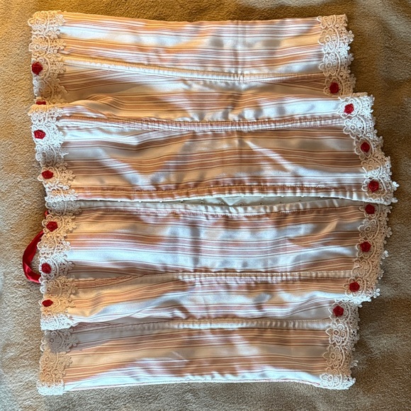 White Corset with Red Accents - Picture 6 of 7